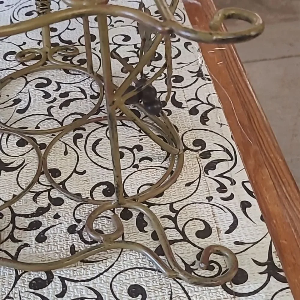 Decorative Table Top Metal Wine Rack with Grape Design